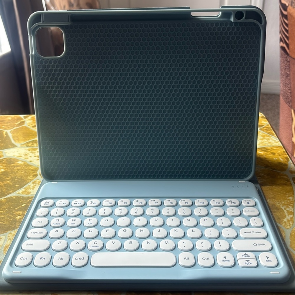 Cute iPad Bluetooth Keyboard Cover (Mist Blue)